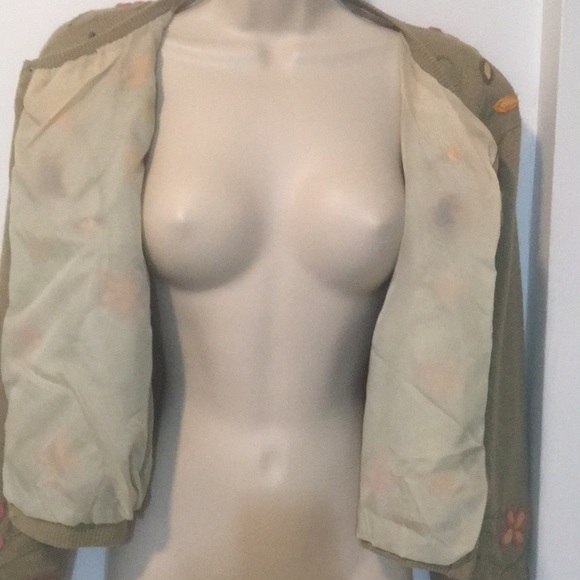 VTG embroidered flower bottom front cardi - Picture 6 of 8